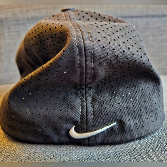 Nike Dri-Fit Performance Golf Hat - Picture 3 of 5